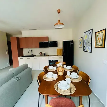 Charming In Port De Nice